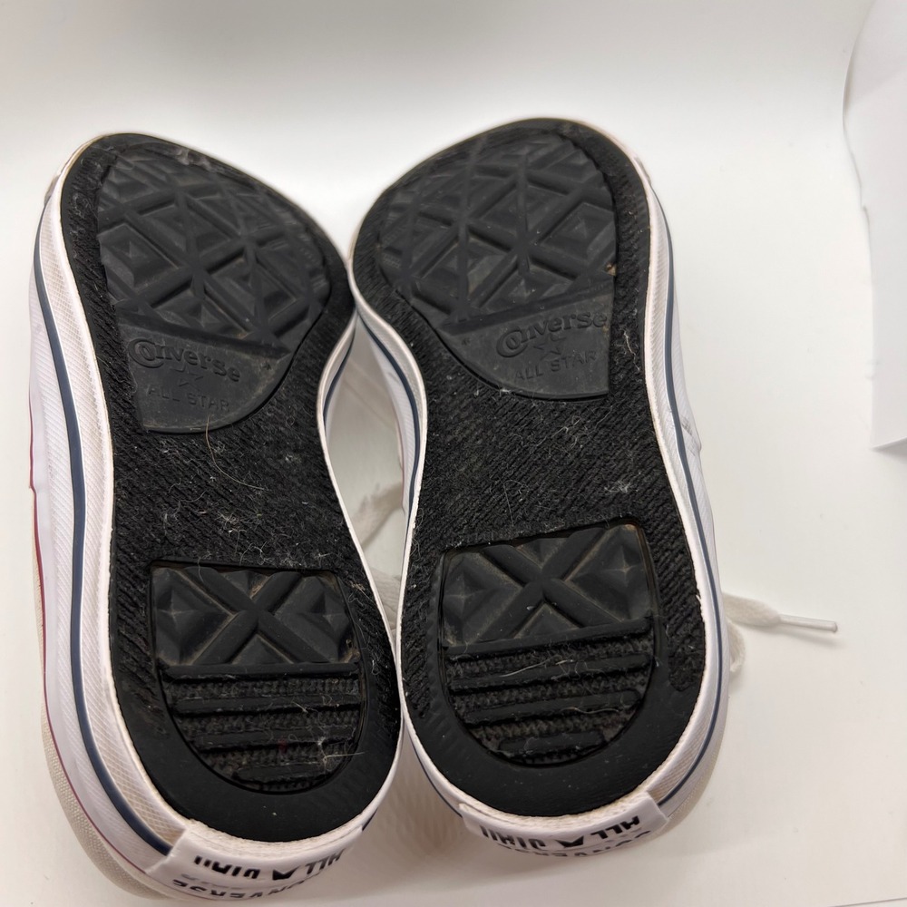 Converse Womesn White Low Top Chuck Taylor All Star | Size 8 - Picture 8 of 9